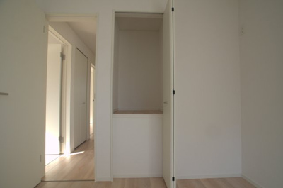 【洋室】 | 綾瀬市上土棚北3丁目 新築戸建て 全3棟【仲介手数料無料】 | 2階　洋室2　クローゼット　