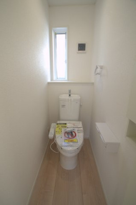 【トイレ】 | 綾瀬市上土棚北3丁目 新築戸建て 全3棟【仲介手数料無料】 | 2階