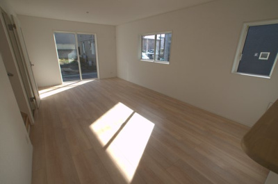 【居間・リビング】 | 綾瀬市上土棚北3丁目 新築戸建て 全3棟【仲介手数料無料】