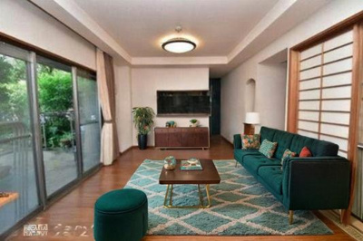 【居間・リビング】 | エイルヴィラグランシス高麗町 | 16.6帖のリビング、南向きの庭に面した明るい室内です。
※家具はAIで作成したイメージです。