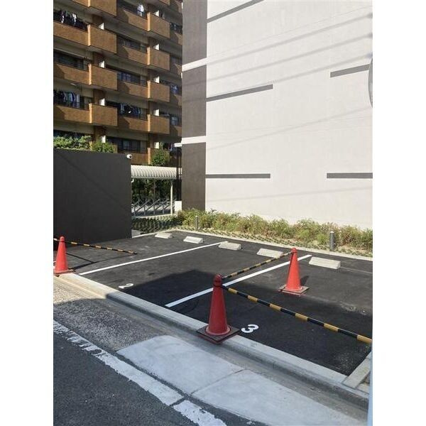 CREST TAPP金山　名古屋市賃貸　仲介手数料無料の駐車場