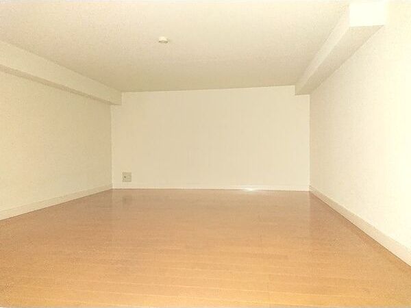 ツェルニーの内装|きれいな内装です