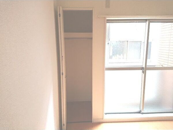 ツェルニーの収納|小物を収納するのに便利です