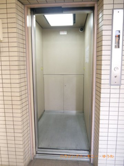 【その他共用部分】 | あるとやっぱり便利です。EVホールです。