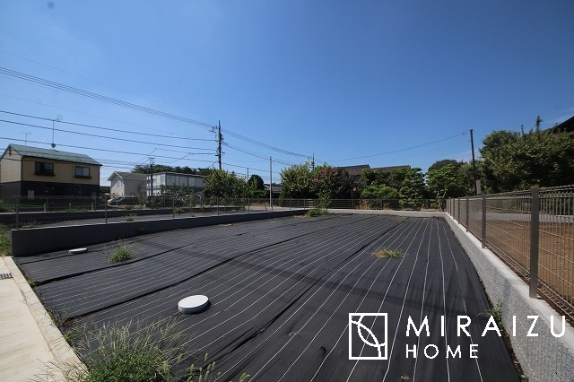 【前面道路含む現地写真】 | ＼静かな環境で落ち着いた暮らしをご希望のお客様／広さと価格のバランスの良いマイホーム！近隣施設にも恵まれ立地！詳細、ご見学希望・資料請求ミライズホームお気軽にお問合せ下さい♪
