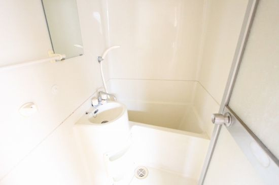 レジデンス遠若の浴室|コンパクトで使いやすいお風呂です