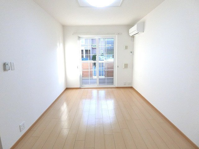 フィオーレ勝山Ａの居間・リビング