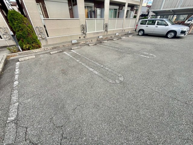 サン クレメントAの駐車場