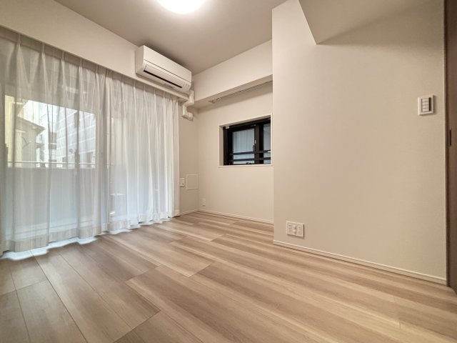 ルジェンテ上野松が谷の洋室