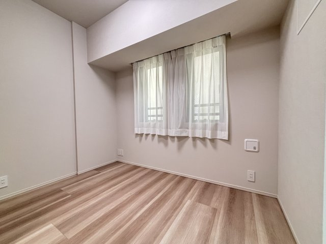 ルジェンテ上野松が谷の洋室