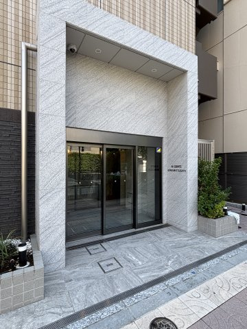 ルジェンテ上野松が谷のエントランス