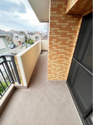 【バルコニー】 | ダイアパレス湘南台 | 外からの目が気にならないバルコニーで洗濯物が干せます