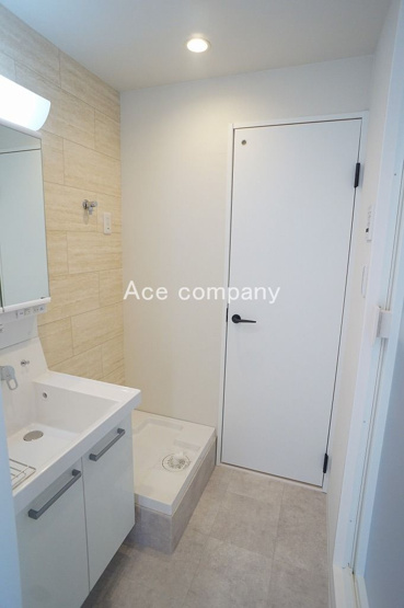 【ランドリースペース】 | シャルム小阪壱番館 | 室内洗濯機置き場完備☆洗濯パン新調です☆