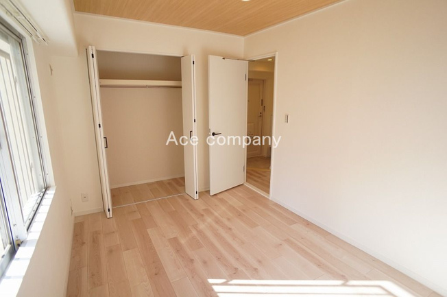 【子供部屋】 | シャルム小阪壱番館 | 【洋室②】クローゼット完備です♪