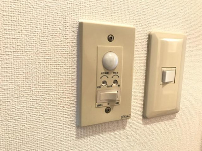 【設備】 | グランシャリオ一色 | 照明人感センサースイッチ×3ヶ所