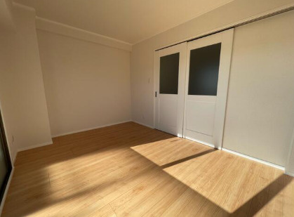 KAKIZAWAビルの洋室