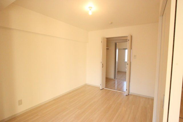 幸和ハイツの洋室|現状優先です。