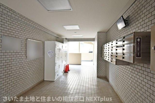 エンゼルハイム浦和花月のエントランス|難しいイメージの住宅ローンは経験スタッフが丁寧にお手伝いしますのでご安心下さい。「家を買って終わり」ではなく、「買ってからがスタート」と考え、一人ひとりにあった資金計画やプランをご提案致します！