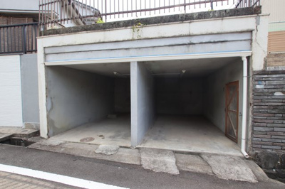 【駐車場】 | 寺池台3丁目貸家 | 幅2,200　高さ1,800程度