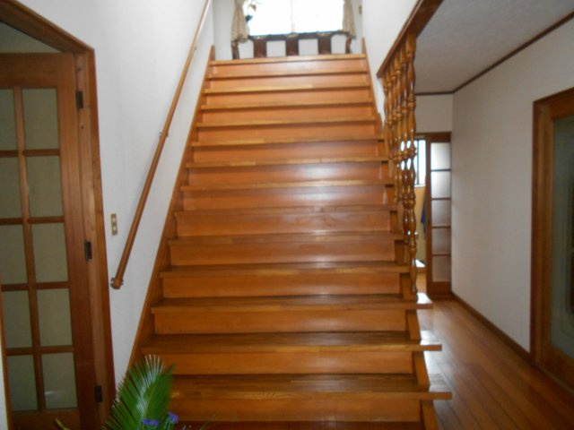 【その他共用部分】 | 甘楽郡甘楽町中古住宅（事務所併用） | 階段