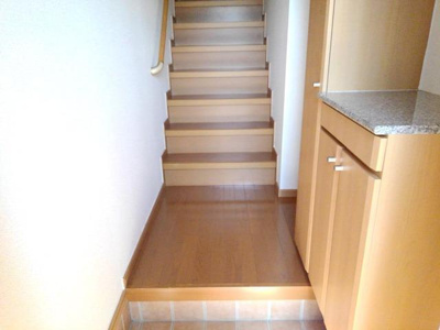 【玄関】 | アクティブ・ウィングⅠ | 収納もある玄関です