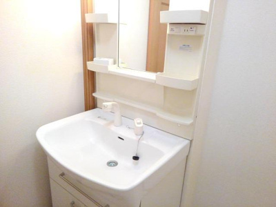 【洗面所】 | アクティブ・ウィングⅠ | ゆったりとスペースのある洗面所