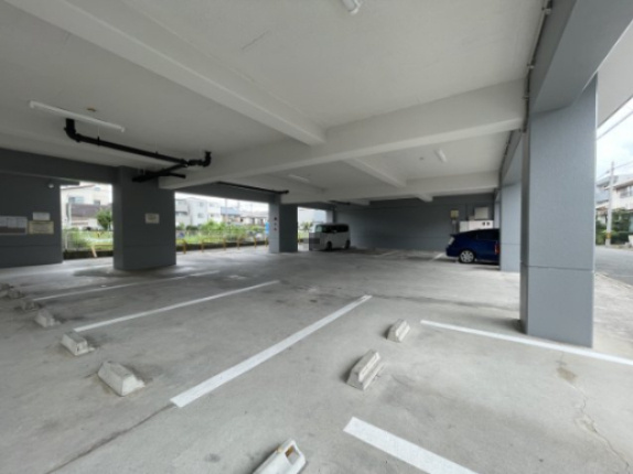 幸和ハイツの駐車場