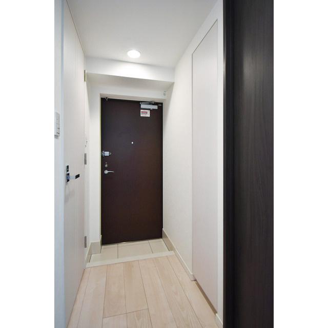 ザ・レジデンス神楽坂Ⅱの玄関|明るい玄関です