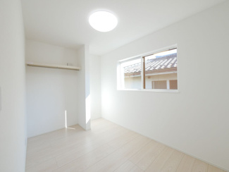 【洋室】 | 甲府市東光寺3丁目 ZEH水準オール電化新築戸建 B号棟 | 2階洋室4.5帖　