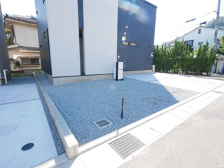 【庭】 | 甲府市東光寺3丁目 ZEH水準オール電化新築戸建 B号棟 | 駐車場にも駐輪場にもご利用可能なスペース