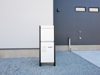 【庭】 | 甲府市東光寺3丁目 ZEH水準オール電化新築戸建 B号棟 | 宅配ボックス付きのポスト