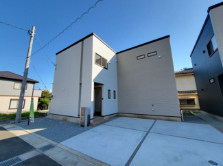 【外観】 | 甲府市東光寺3丁目 ZEH水準オール電化新築 A棟 車並列2台 | 甲府市東光寺3丁目 ZEH水準オール電化新築戸建 A号棟　洗礼された外観デザインで、帰るたびに気分が上がる誇らしい我が家に