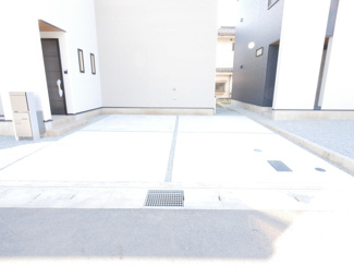 【駐車場】 | 甲府市東光寺3丁目 ZEH水準オール電化新築 A棟 車並列2台 | カースペースは並列2台分