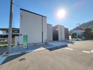 【外観】 | 甲府市東光寺3丁目 ZEH水準オール電化新築 A棟 車並列2台 | 建物完成済み　お気軽にお問合せください。