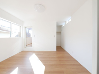 【洋室】 | 甲府市東光寺3丁目 ZEH水準オール電化新築 A棟 車並列2台 | ２階７帖洋室