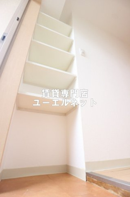 【設備】 | アーデン千里中央 | 収納力たっぷりのシューズボックスで玄関すっきり！