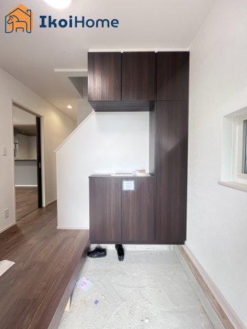 神戸市西区池上1丁目　新築戸建の玄関|◆同社施工例◆玄関には靴をたくさん収納できるシューズボックスを完備しております！