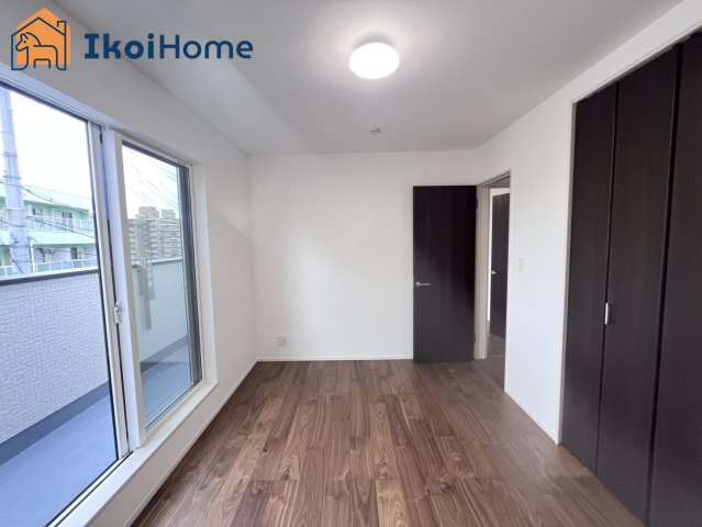 神戸市西区池上1丁目　新築戸建の子供部屋|◆同社施工例◆全居室ペアガラス標準装備。一般の窓ガラスの２倍の断熱効果がございます。