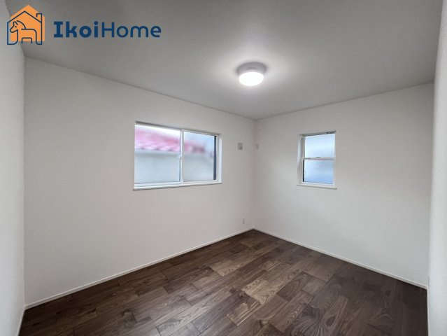 神戸市西区池上1丁目　新築戸建の寝室|◆同社施工例◆注意。カーテン・カーテンレールは付いておりません。弊社にご相談ください。