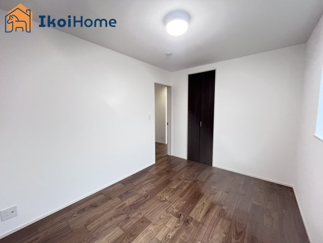 神戸市西区池上1丁目　新築戸建の内装|◆同社施工例◆全居室ペアガラス標準装備。一般の窓ガラスに比べ、２倍の断熱効果があります。