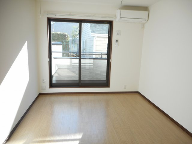 メーサ神明町の居間・リビング|こちらの居間で趣味の時間をお楽しみください