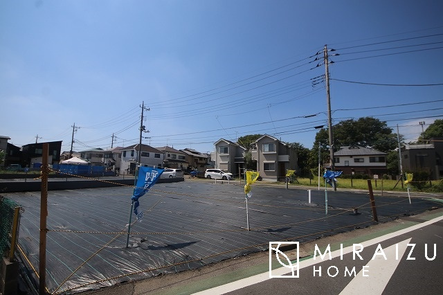 【前面道路含む現地写真】 | 贅沢な暮らしにぴったり設備が魅力♪家事導線の良い水回りで毎日綺麗家事もラクラク♪早朝、夜間問わず現地見学＆周辺環境ご案内致します♪

