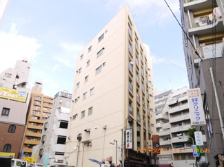 【外観】 | 洗練された印象の外観で訪れる人の記憶にも残るスタイリッシュな邸宅。