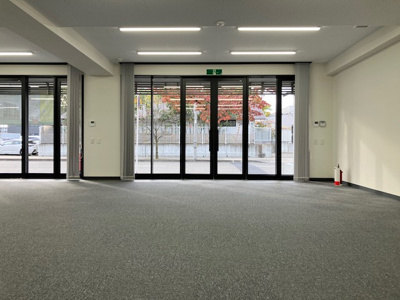 【内装】 | PAXレジデンス | 写真は分割前、床はタイルカーペット敷きとなります