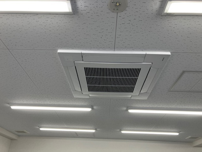 【内装】 | PAXレジデンス | 写真は分割前、床はタイルカーペット敷きとなります