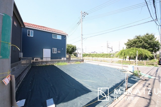 【外観】 | 青く澄み渡った綺麗な空と、陽の光をたっぷりと受ける、そんな新築住宅で新生活をスタートしてみませんか？見学・ご相談等、ミライズホーム(株)までお気軽にご連絡下さい♪

