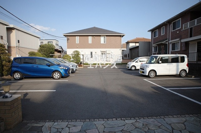 【駐車場】 | グランドール駿河台 | 駐車場があるので、車を買う予定の方も安心です