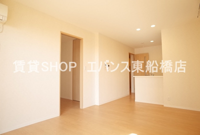 【居間・リビング】 | グランドール駿河台 | こちらの居間で趣味の時間をお楽しみください