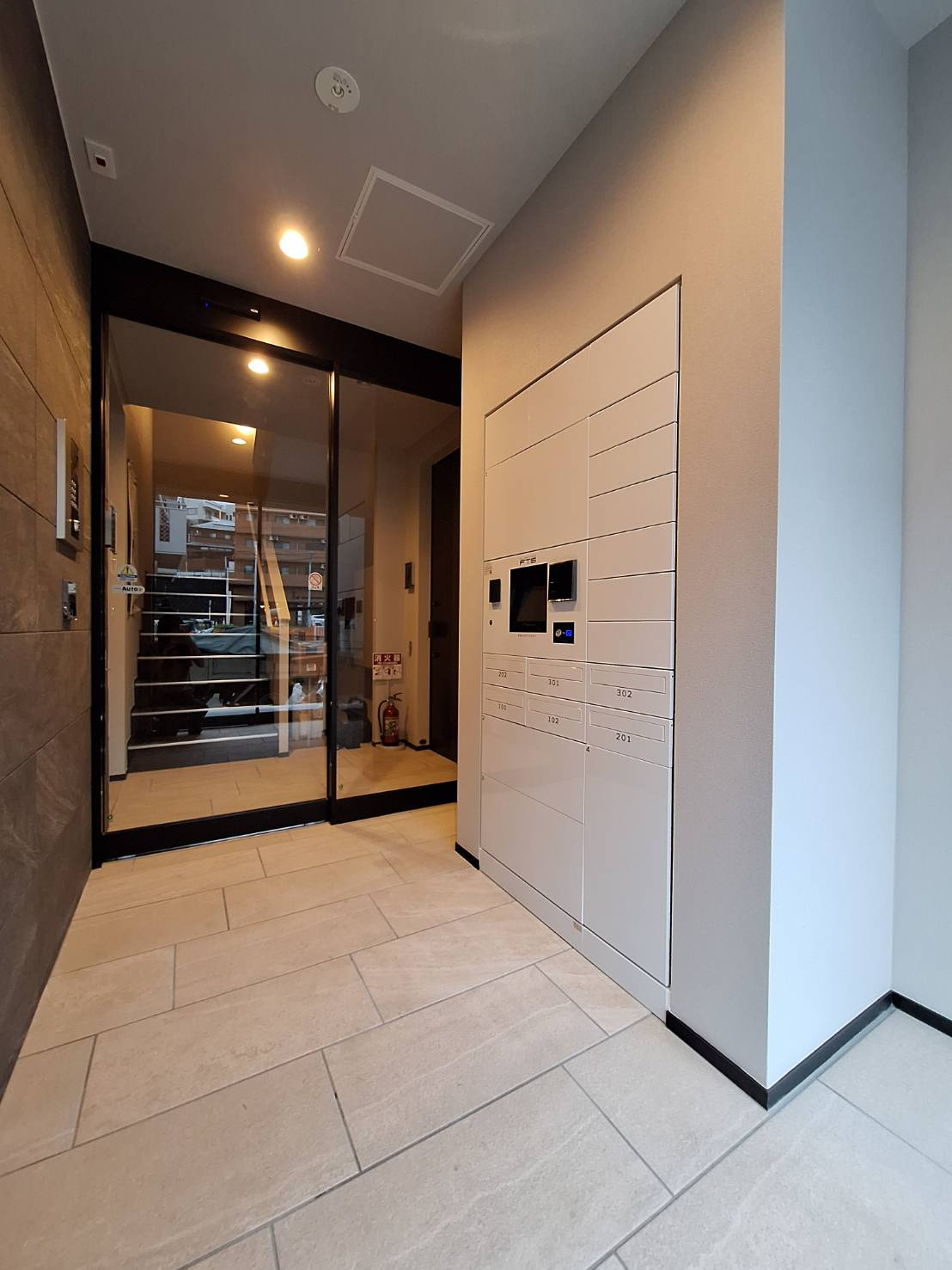 カルメ二俣川のロビー