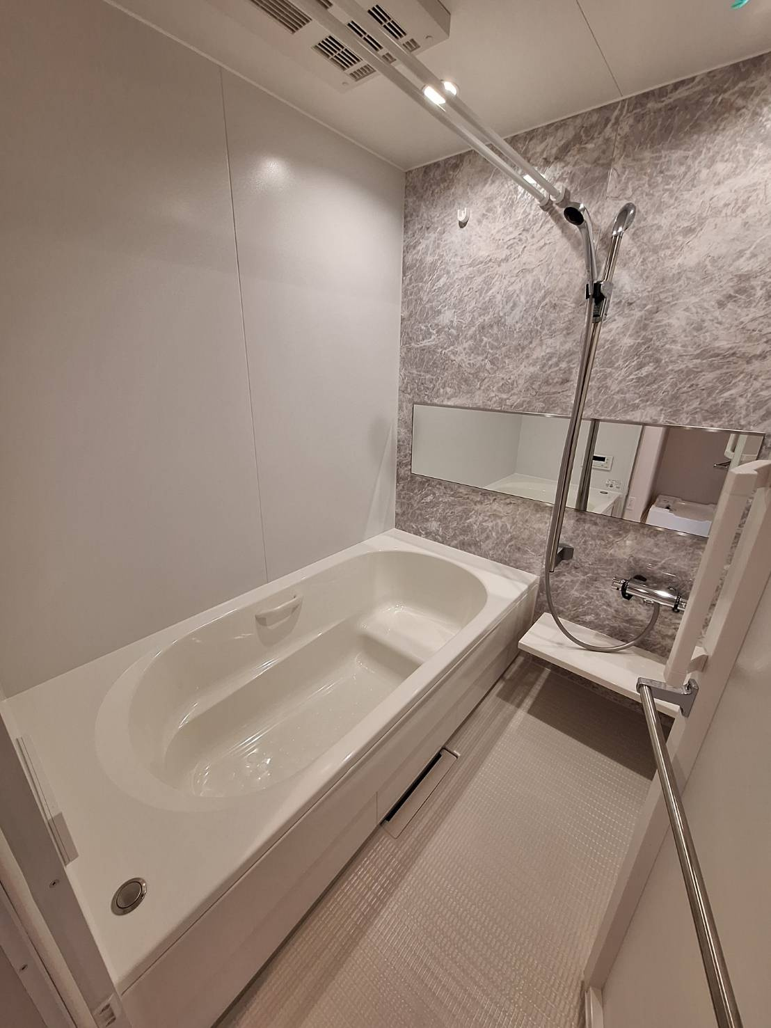 カルメ二俣川の浴室